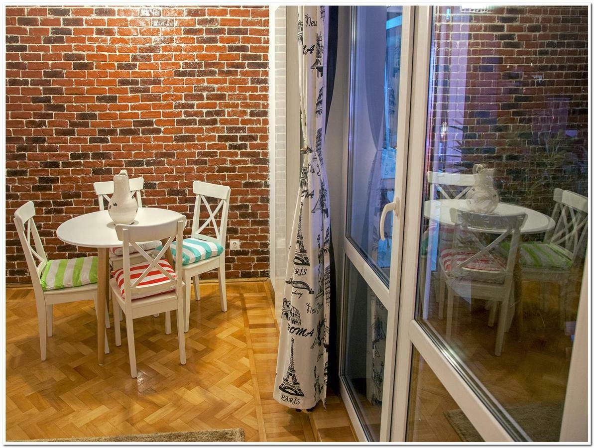 Skyview Old Town Apartment Boekarest Buitenkant foto