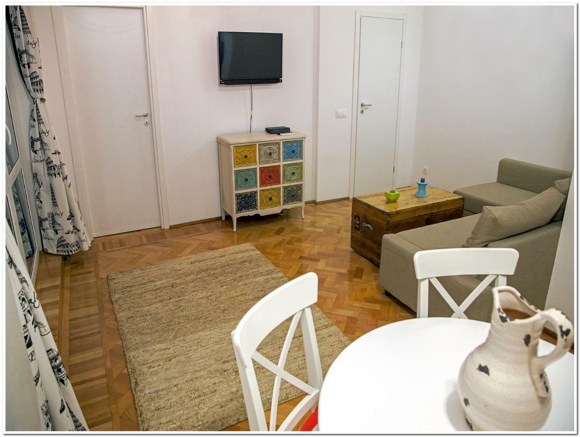 Skyview Old Town Apartment Boekarest Buitenkant foto
