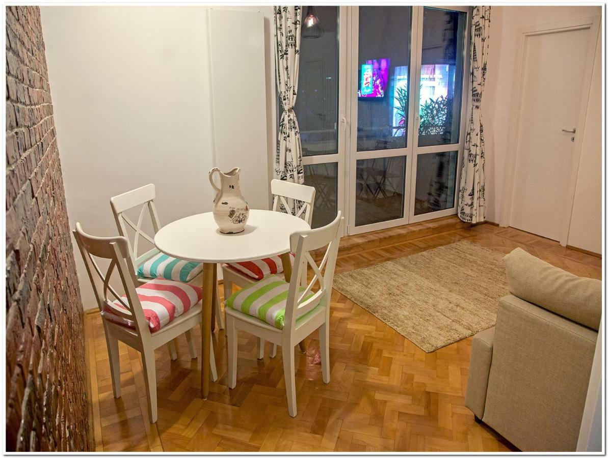 Skyview Old Town Apartment Boekarest Buitenkant foto