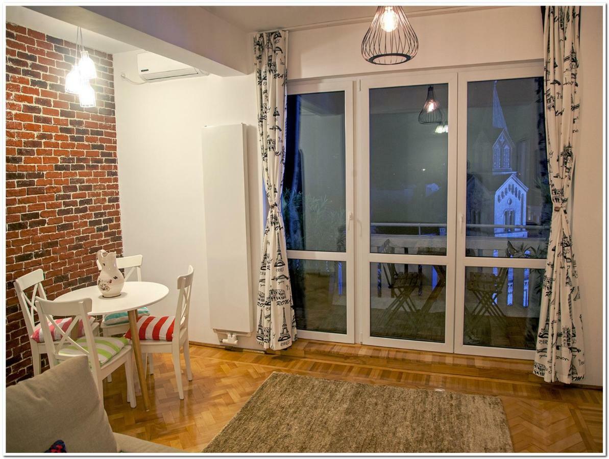 Skyview Old Town Apartment Boekarest Buitenkant foto